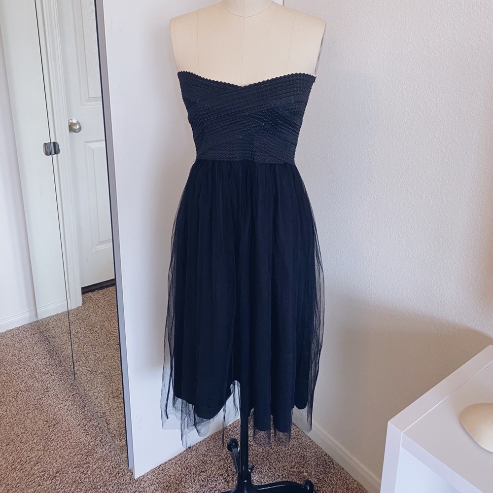 Black strapless dress‎